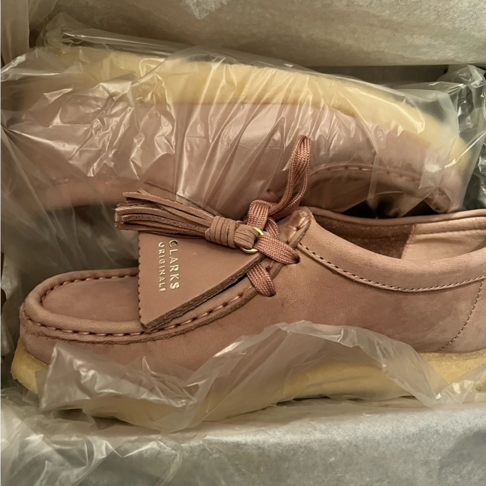 Clarks Wallabee Chukka in Blush Leather